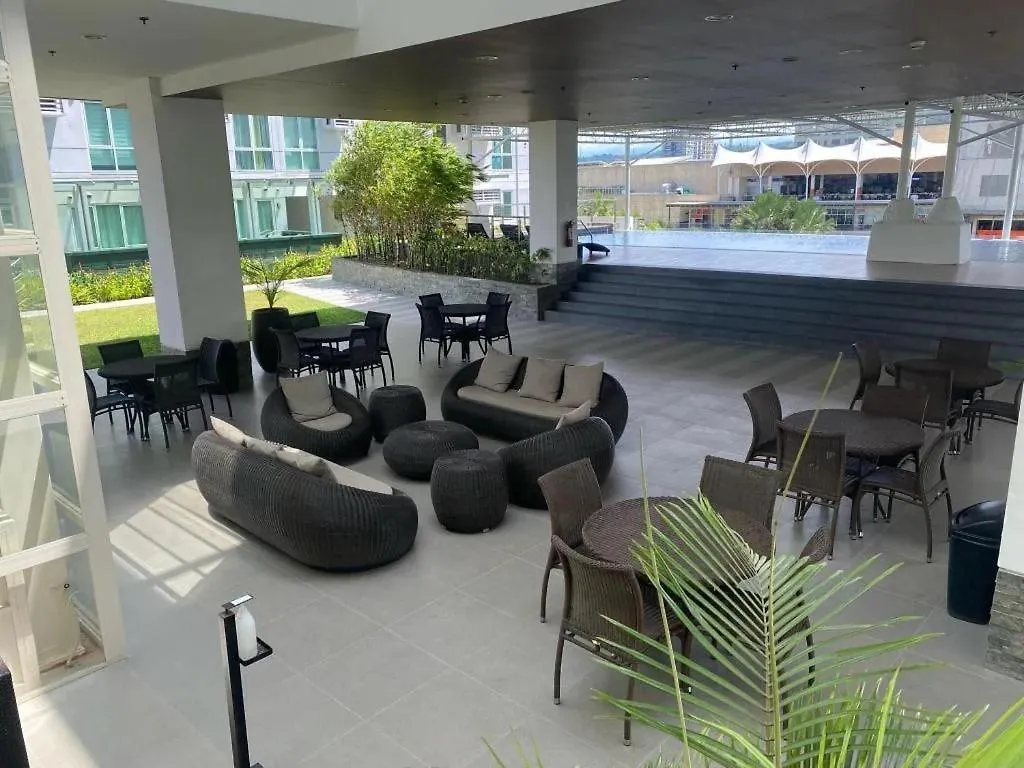 Davao Central Suites 4*,